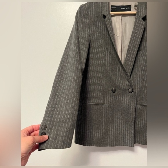 Zara Pinstripe suit blazer - small PTP 18 inch - Picture 2 of 9